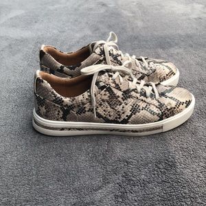 Clarks unstructured flat sneaker